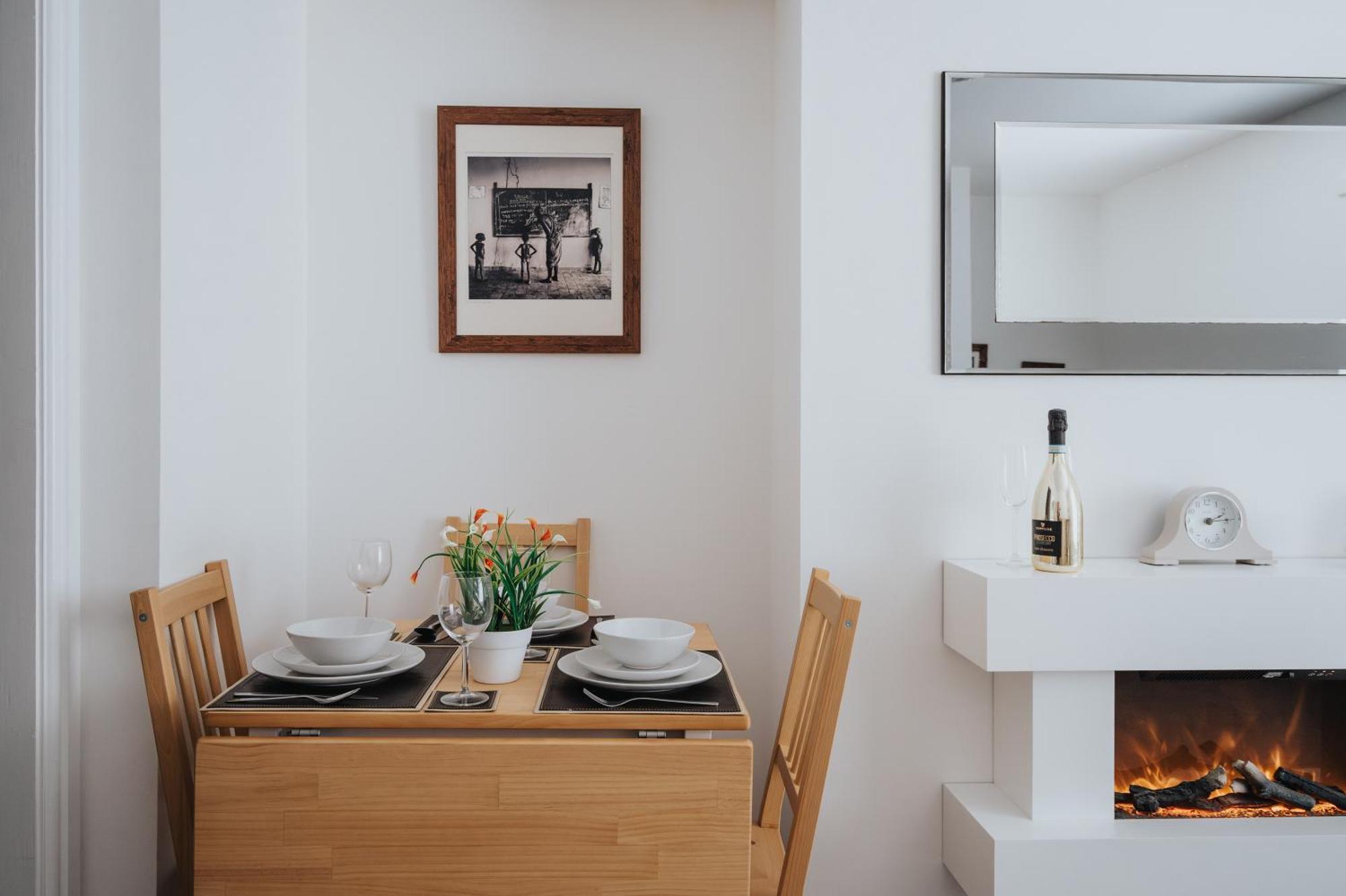 Buxton Apartment - 1 Bed, Free Parking, Wi-Fi Hazel Grove Exterior photo