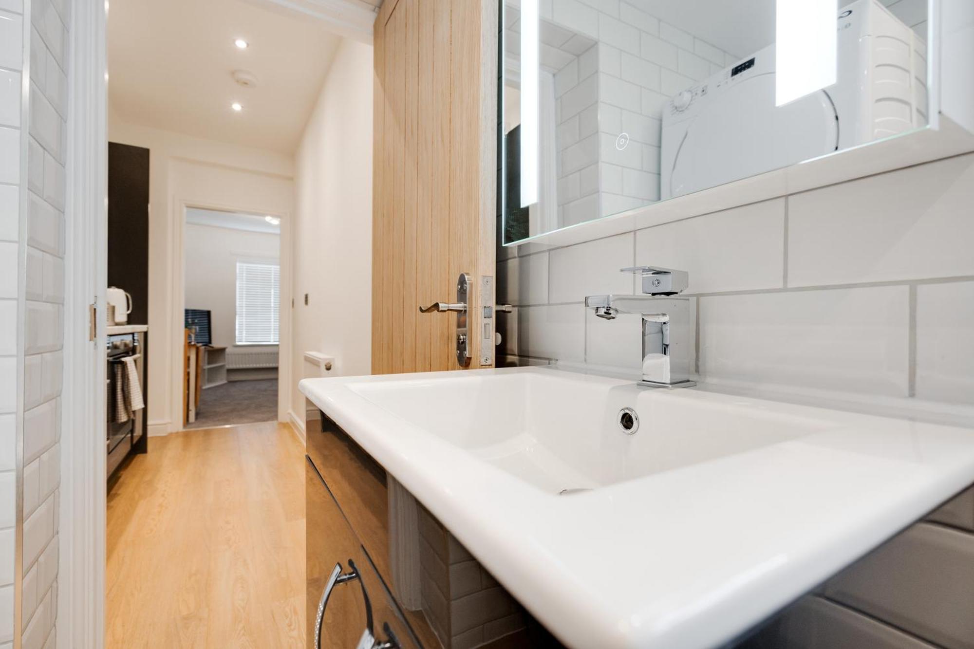 Buxton Apartment - 1 Bed, Free Parking, Wi-Fi Hazel Grove Exterior photo